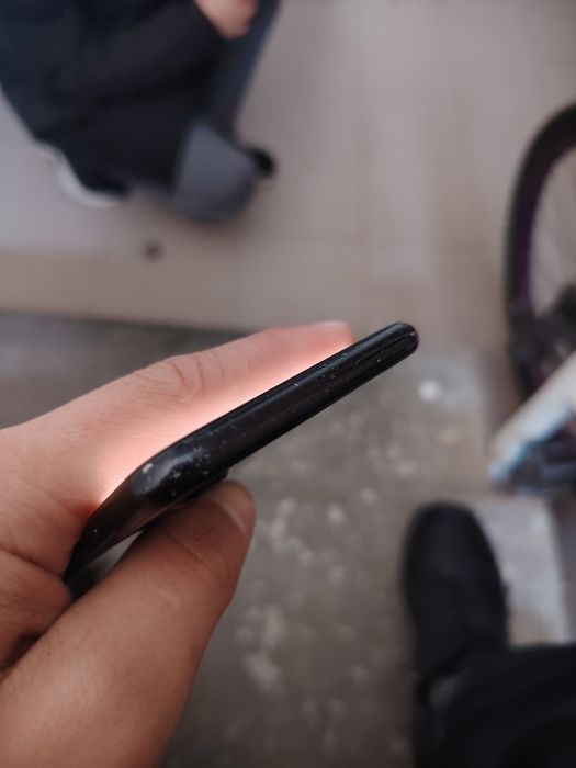 Продам айфон се 2020