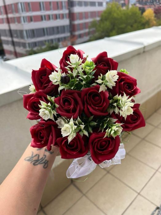 Букети от сапунени рози и изкуствени цветя