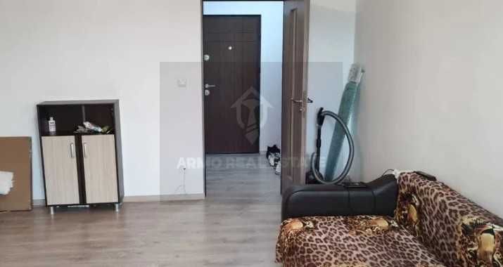 Дава се под наем Двустаен апартамент в Бургас, Център - 55 кв.м за 341.7 € - Снимка #1