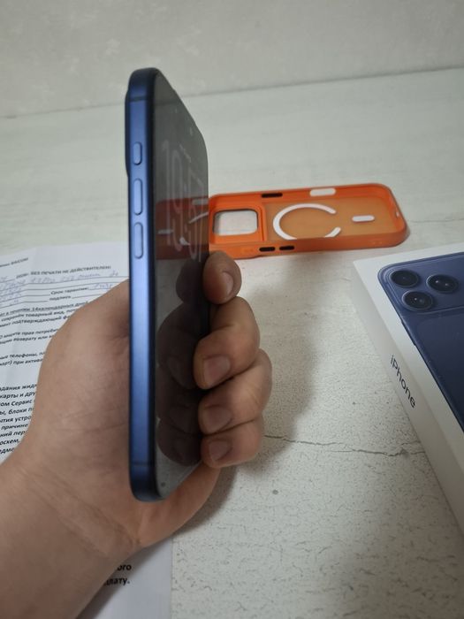 IPhone 17 pro синий цвет вет