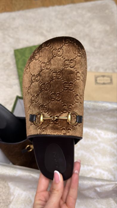 Saboti Gucci din catifea marimea 38 ( potriviti pt 37) noi in cutie