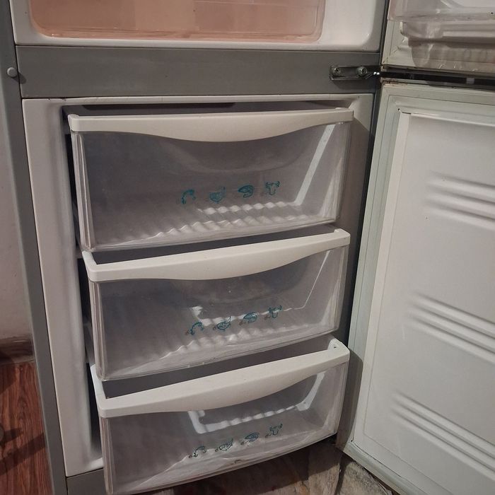 Холодильный самсун продается