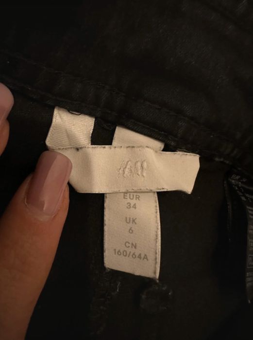 Pantaloni cu croiala larga