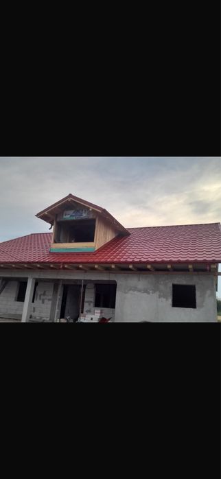 Case la rosu , interioare