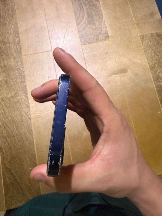 Айфон 12 сатылады