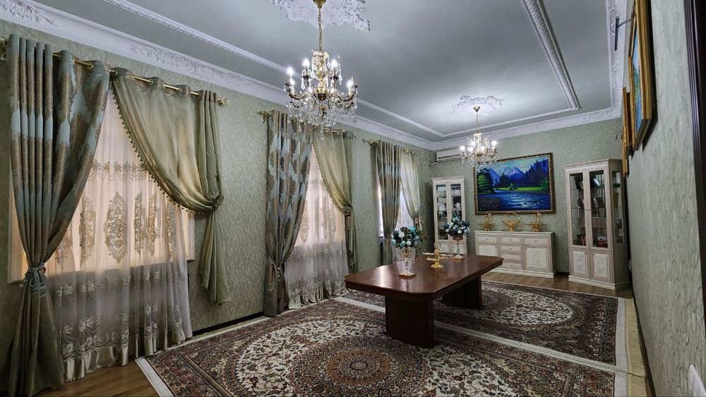 Registon Mahallasida 6 sotokli hovli uy sotiladi