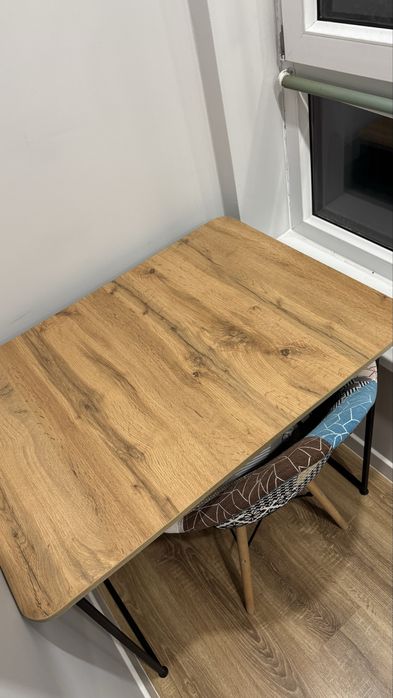 Стол с подножкой