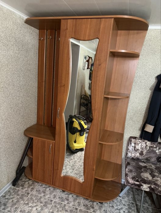 Продам шкаф в прихожую