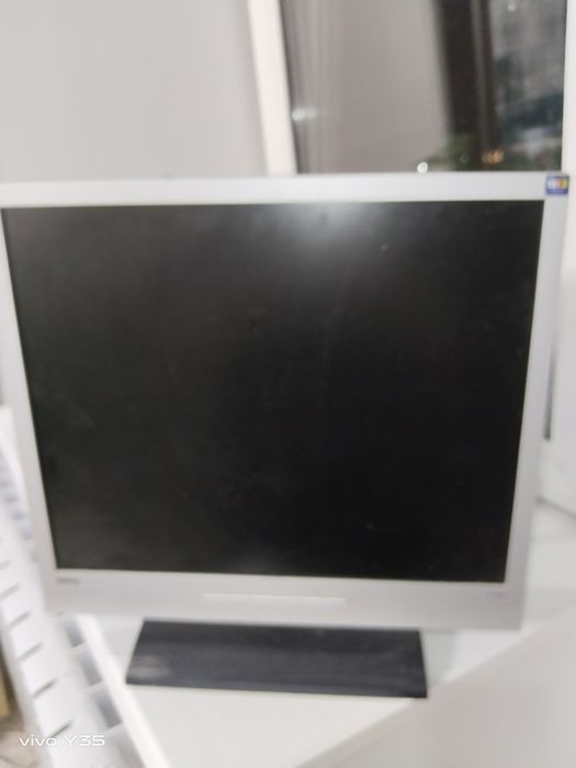 Манитор BenQ.     FP92E плюс клавиатура