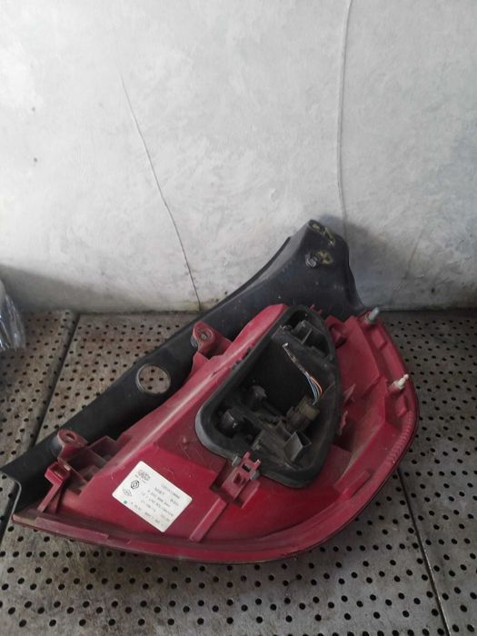 Stop tripla lampa stanga renault clio 3 020300999 8200886944