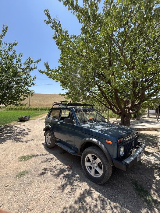 Niva 4x4 sotiladi