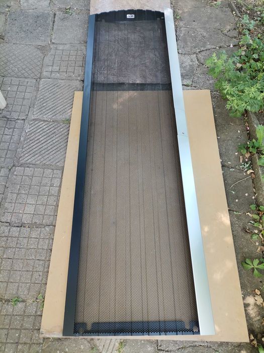 Врата за сървърен шкаф