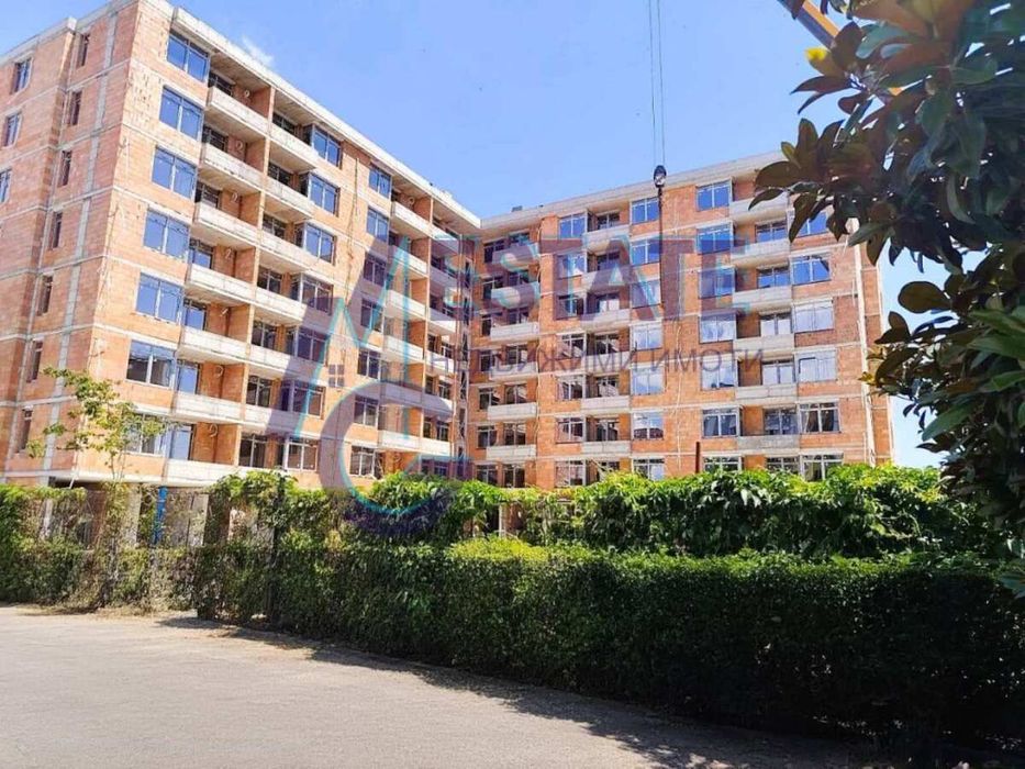 Продава тристаен апартамент в ж.к Меден Рудник - зона В. С Акт 14.
