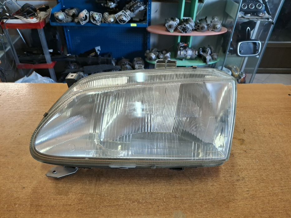 Far Renault Scenic Facelift 1999-2003 (stinga)