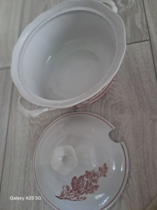 Срочно продам супницу фарфоровую СССР.