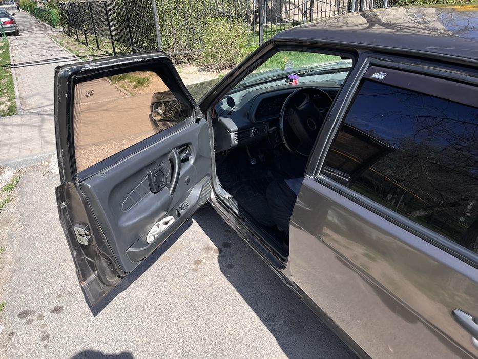 Продам машину ваз 21099