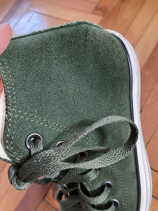 Tenişi Converse.