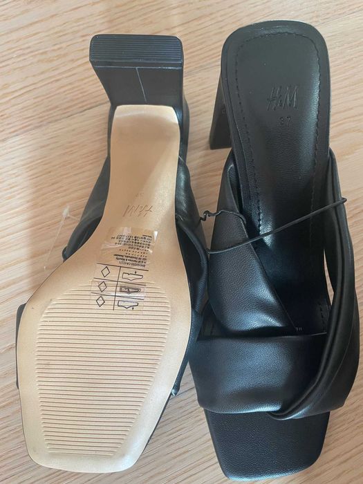 Sandale noi, cu eticheta H&M
