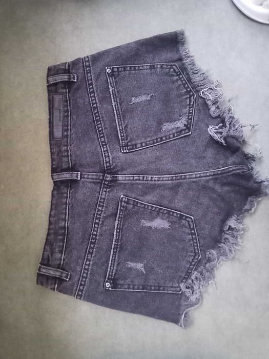 Къси панталонки за слаби дами