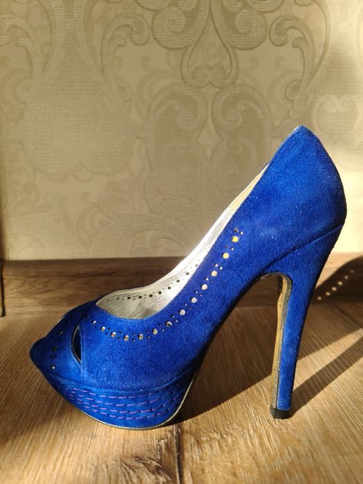 Туфли на высоком каблуке