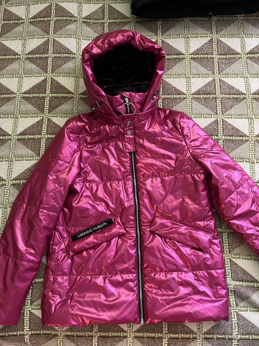 Продам куртку на девочку