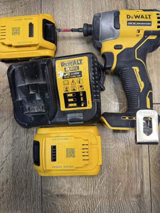 Акумулаторен безчетков ударен винтоверт Dewalt dcf 809 + 2 батерий