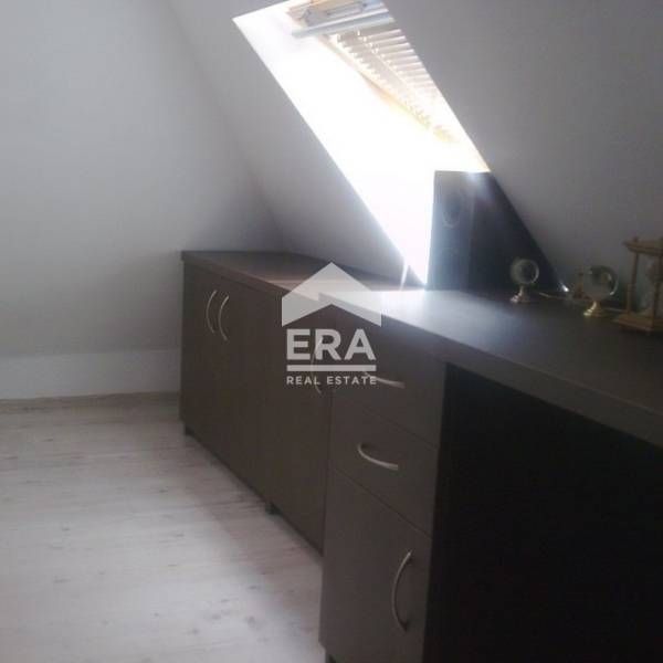 Маломерен тристаен апартамент в района на базар "Левски", с площ 50 кв