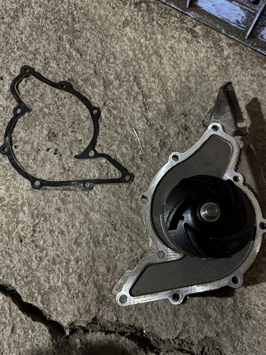 Продам Помпу ауди а 6 с5