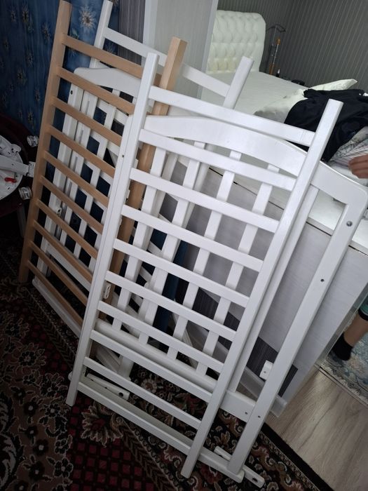 Продаю детскую кровать с маятником