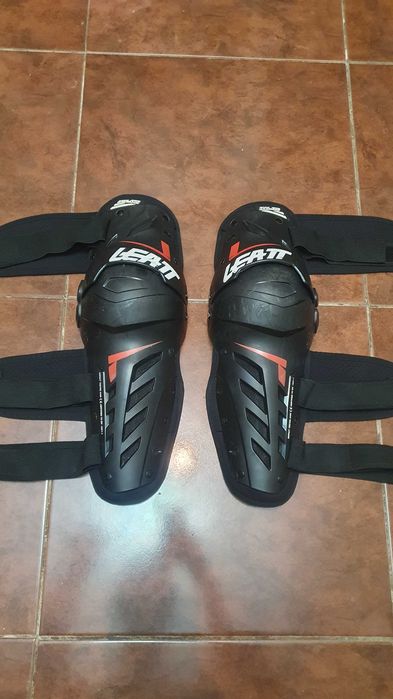 Leatt dual axis наколенники