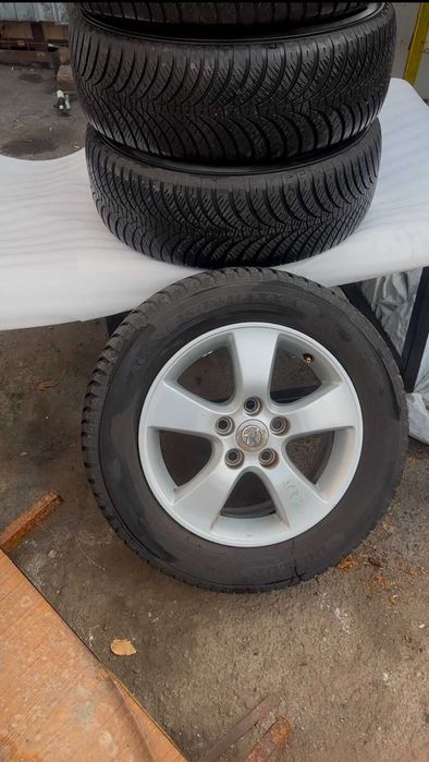 Диски R16 с зимней резиной 215/60/16 — комплект, отличное состояние