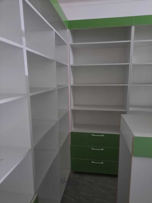 Продам Витрины. Стелажи. Новые