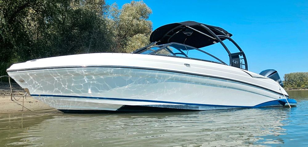 Rinker Q5.Yamaha 300cp.Tower black