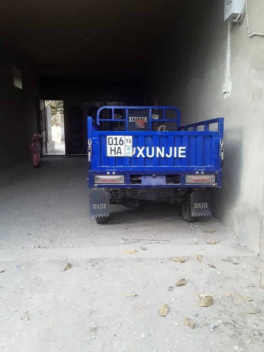 Xunjie yangi turibdi