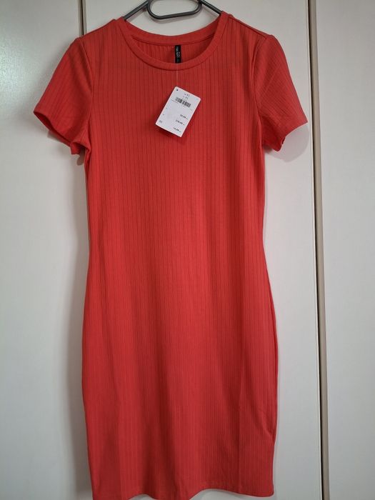 Rochie noua cu etichetă