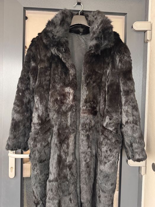 Blană neagră lungă de iepure