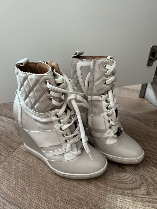 Ботильоны на танкетке