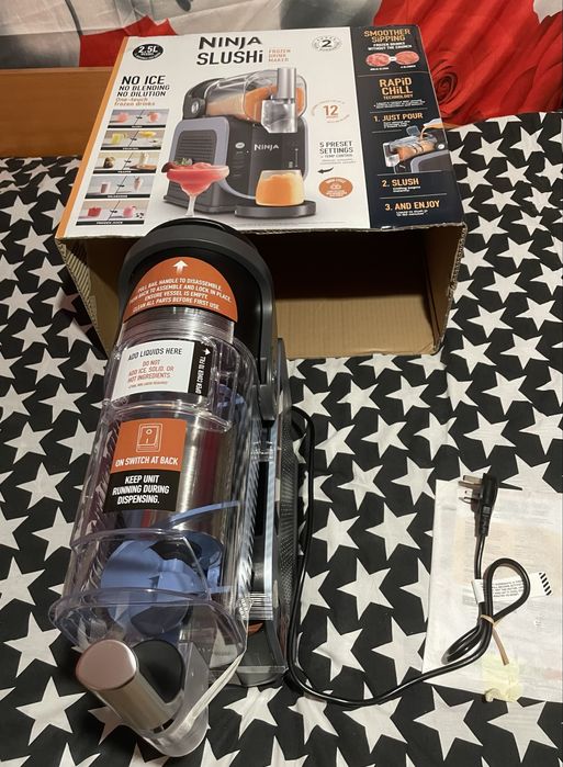 Професионален уред за замразени напитки Ninja Slushi, модел FS301E