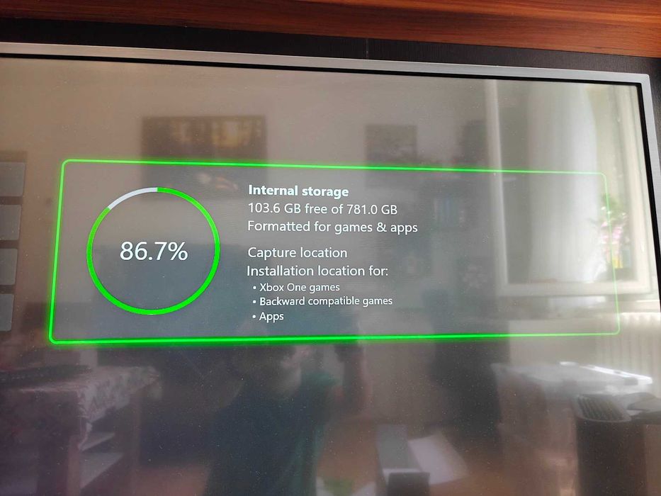 Xbox One X (Upgrade 1TB SSD) + 2 Controllere + Cutie originală – Stare ca nouă!