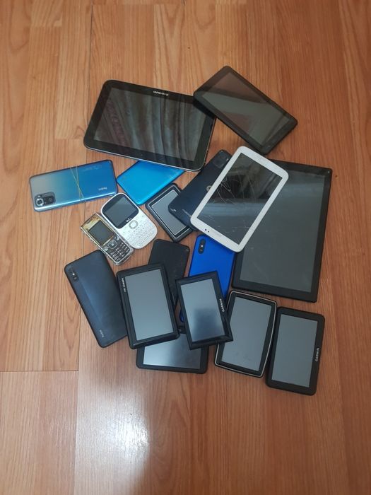 Lot tablete gps si telefoane pentru piese