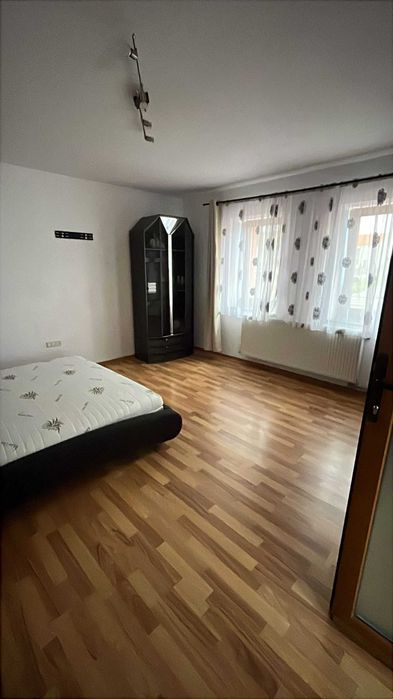 Proprietar ,inchiriez casa