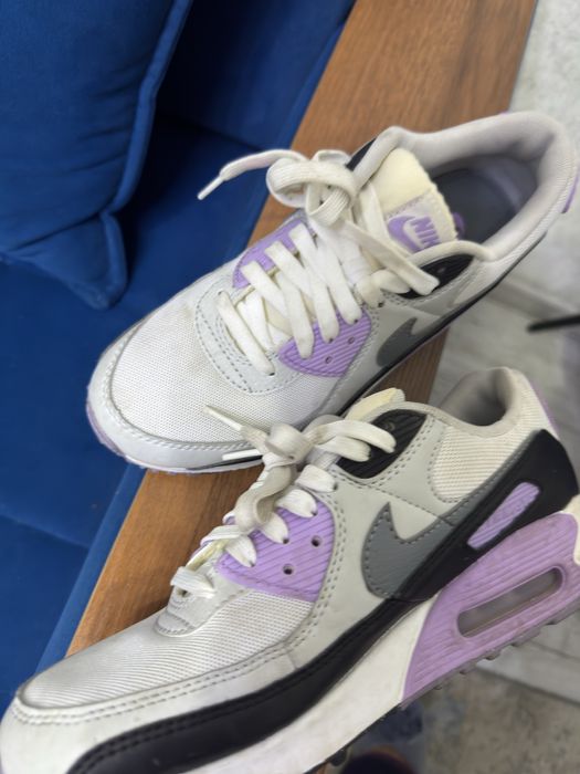 Продаются Кроссовки NIKE оригинал