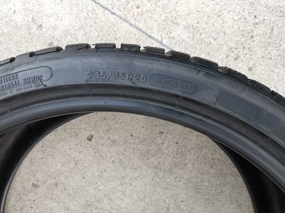 O anvelopa iarna 235 35 20 michelin pilot alpin PA4 cu 7,8 mm dot 2322