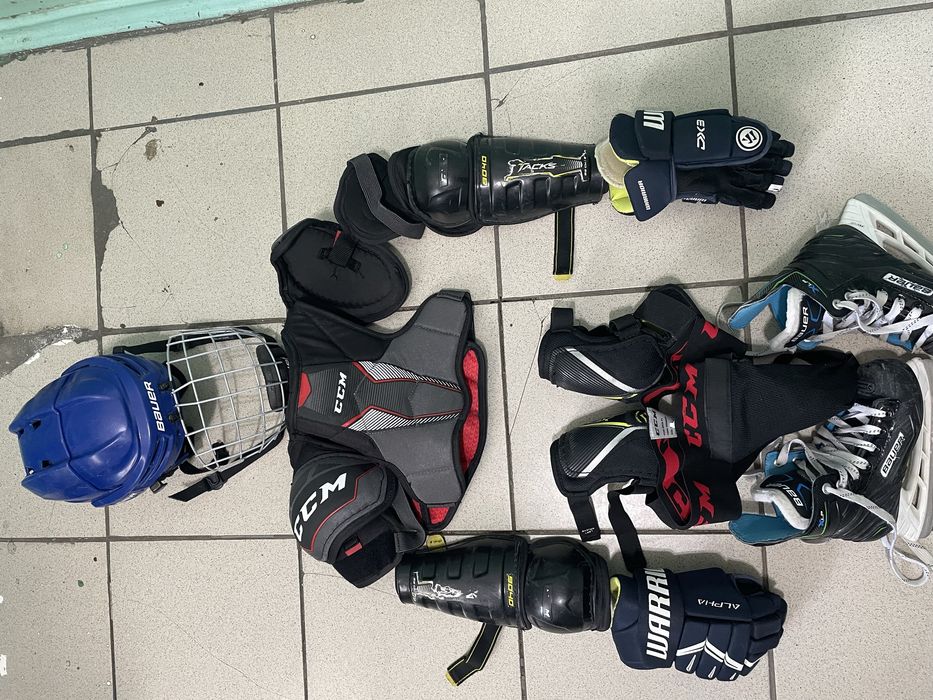 Продам хокейную форму б/у в хорошем состоянии ,возраст от 5-7 лет