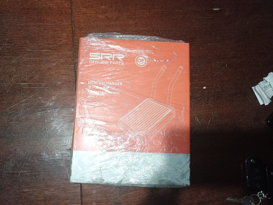 Продам радиатор печки на Ипсум 10000 торг