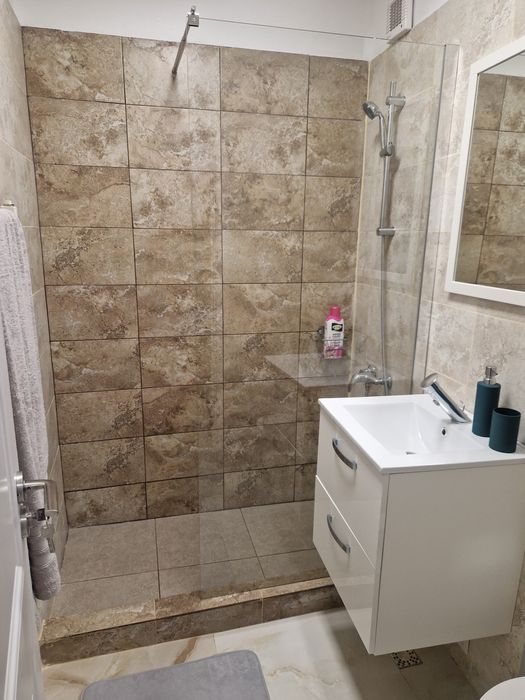 Închiriez garsonieră