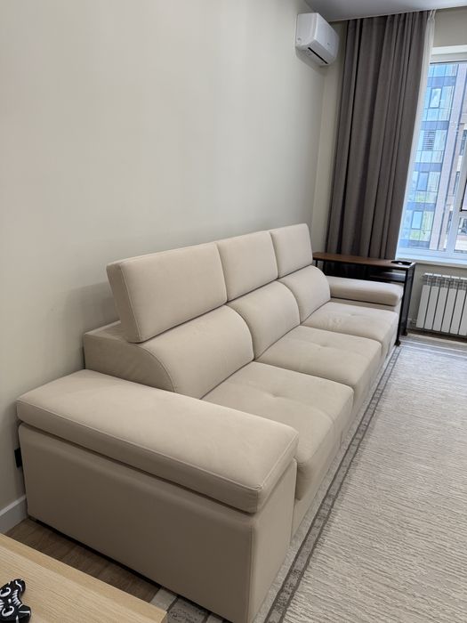 Продам диван в гостиную длина 3,2 м.