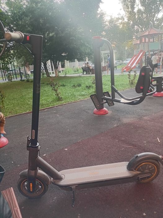 Самокат Ninebot, продам срочно