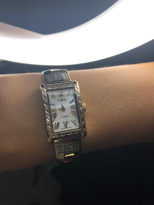 Часы золотые продам