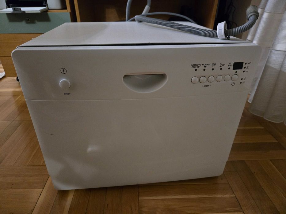 Продавам съдомиялна АЕГ малка за 6 комплекта